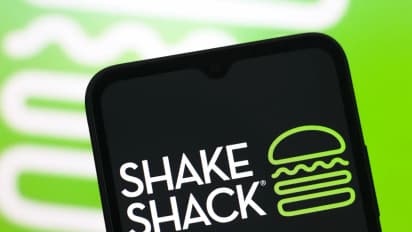 https://stocktwits.com/news-articles/markets/equity/shake-shack-ceo-vows-not-to-be-lowest-price-point-product-out-there-as-stock-struggles-to-recover/chrLKrRRdcn