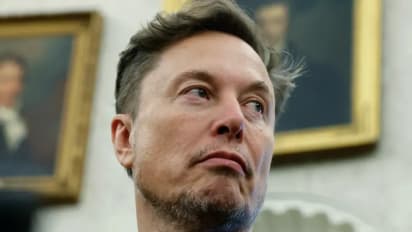https://stocktwits.com/news-articles/markets/equity/tesla-insiders-worried-musk-25-k-ev-denial-could-violate-sec-agreement/chkoU1URbu6