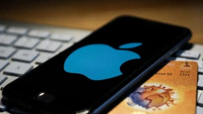 Visa Reportedly Aims To Power Apple Cards, But Retail Traders Stay Indifferent For Now