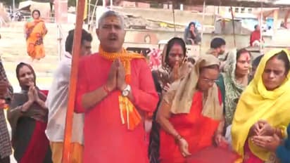 People offer prayers in Prayagraj (Photo: ANI)