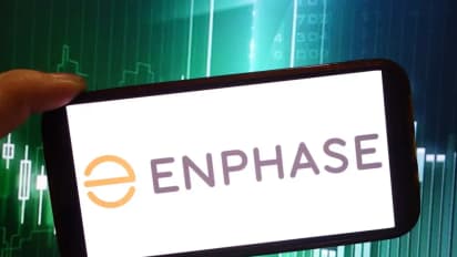 Enphase Energy Stock Gains On Acquiring Over 2,500 SunPower Customers With Its Monitoring Services: Retail Remains Bearish