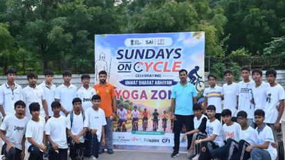 School children participate in 87th Fit India Sundays on Cycle (Photo: Gujarat CMO)