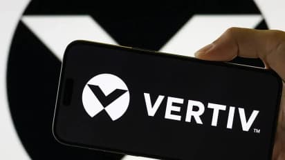 https://stocktwits.com/news-articles/markets/equity/vrt-stock-heads-for-worst-week-in-4-years-after-revenue-miss-but-this-analyst-still-sees-68-upside-as-ceo-defends-ai-demand/cZNPHMURJc4