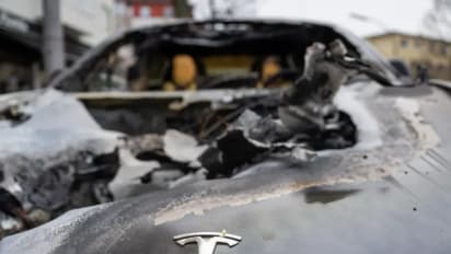 Tesla's Biggest Wall Street Bulls Get Jittery On Fundamentals While Elon Musk's Politics Further Polarizes Retail Traders