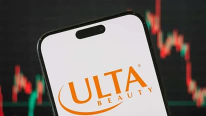https://stocktwits.com/news-articles/markets/equity/ulta-beauty-names-interim-cfo-after-paula-oyibo-s-sudden-exit-retail-investors-watch-warily/chmOLYBRR44