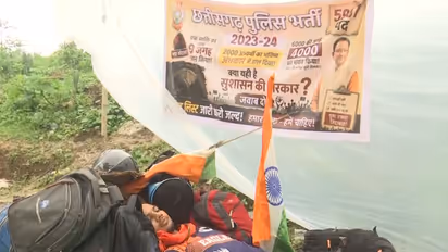 A police aspirants protest for second list, seek filling of 1,940 vacant posts (Photo/ANI)