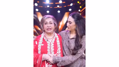 Karisma Kapoor and Helen (Image source: Instagram@therealkarismakapoor)