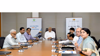 GEL, GTL presents dividend cheques to Chief Minister Bhupendra Patel in Gandhinagar (Photo/Gujarat govt)