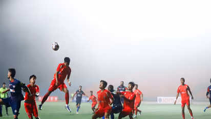 Diamond Harbour and Aizwal FC players in action (Photo: AIFF Media)