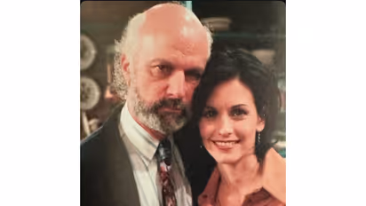 Courtney Cox with Jimmy Burrows (Photo/Instagram@courteneycoxofficial)