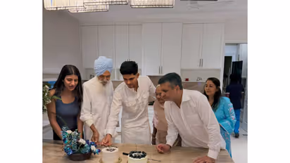 Shubman Gill celebrating his birthday with his family. (Photo: @shubmangill Instagram)