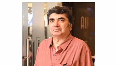 Filmmaker Anik Dutta (Photo/Instagram@prosenstar)