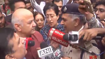Senior Aam Aadmi Party (AAP) leaders Manish Sisodia, Sanjay Singh, and Atishi, along with party workers, during the ‘Cockroach Janta protest’ (Photo/ANI)