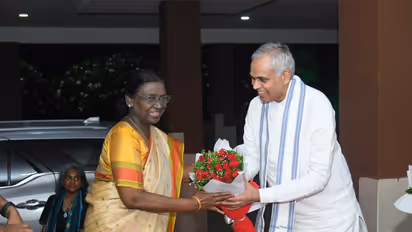 President Murmu arrives in Ekta Nagar. (Photo:Gujarat CMO)