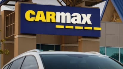 https://stocktwits.com/news-articles/markets/equity/kmx-stock-recoups-earnings-day-losses-analysts-pour-praise-on-new-car-max-ceo-s-focus-on-cost-and-customer-experience/cZKka7dR77Z