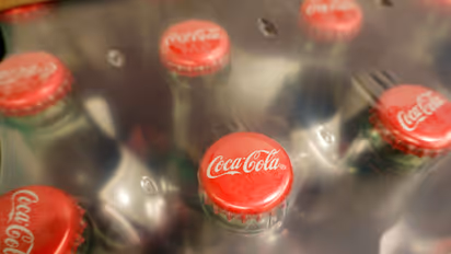 https://stocktwits.com/news-articles/markets/equity/kfc-dumps-pepsi-for-coke-in-us-restaurants-starting-2027-pep-stock-drops/cZxhBQrRBrl