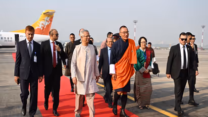 Bhutanese PM Tshering Tobgay arrives in Dhaka  (Photo/  Bangladesh Chief Adviser Press Wing)