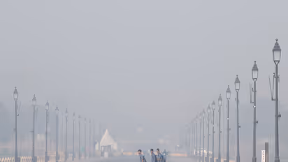 School students at Kartavya Path amid dense smog (File Photo/ANI)