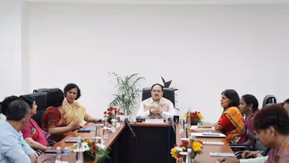 JP Nadda held review meeting for ongoing projects of Safdarjung Hospital (Photo/PIB)