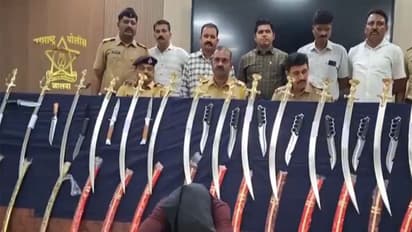 Police seized 44 illegal weapons in Maharashtra's Jalna (Photo : ANI)