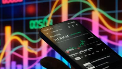 https://stocktwits.com/news-articles/markets/cryptocurrency/bitcoin-ether-etf-flows-surge-ahead-of-cpi-data-solana-steadies/chwN9mGRdHq