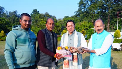 MLA Mahesh Singh Jeena meets CM Pushkar Singh Dhami in Dehradun (Photo/@OfficeofDhami)