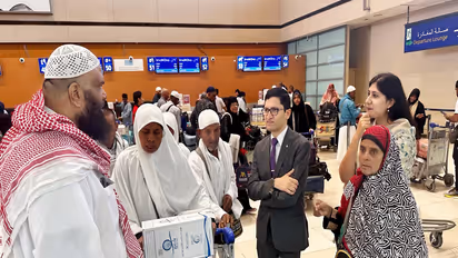 Indian Consul General in Jeddah Fahad Ahmed Khan Suri with Indian tourists at King Abdulaziz International Airport (Photo/MEA)