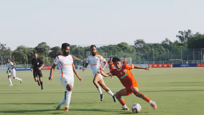 Shillong Lajong FC and Namdhari FC players in action (Photo: IFL/AIFF)