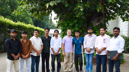 Congress leader Rahul Gandhi met students (Photo/@RahulGandhi)