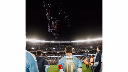 Lionel Messi watching the drone show during his farewell match. (Photo: @Argentina X)