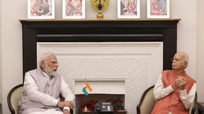 PM Modi meets veteran BJP leader LK Advani on his birthday (Photo/ANI)