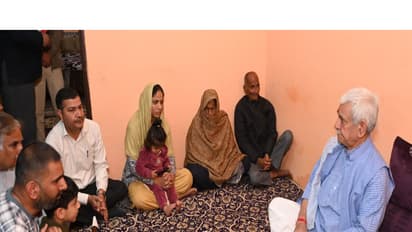 LG Manoj Sinha visits late SSF personnel's family in Jammu (Photo/release)