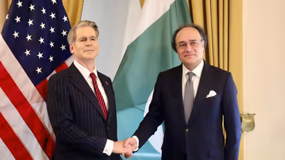 US Treasury Secretary Scott Bessent with Pakistani Finance Minister Muhammad Aurangzeb (Photo/X@Financegovpk)