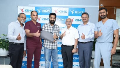KIMS Hospitals team with Jr NTR (Photo/KIMS Hospitals)