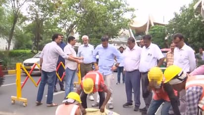 Pothole repair drive in Delhi (Photo/ANI)