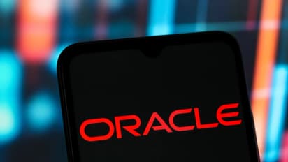 https://stocktwits.com/news-articles/markets/equity/oracle-shares-falls-on-q2-revenue-miss-orcl-stock-price-target-cut/cLIxBccREn3