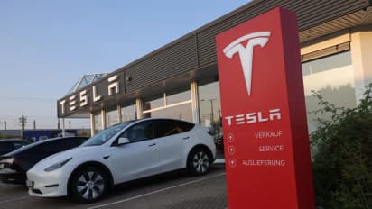 https://stocktwits.com/news-articles/markets/equity/tesla-s-european-woes-deepen-as-november-registrations-decline-20-in-germany/cLIXtNNRE1m