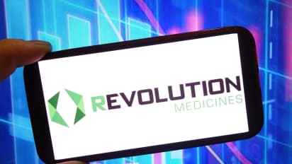 https://stocktwits.com/news-articles/markets/equity/revolution-medicines-to-get-up-to-2-billion-dollars-for-development-of-cancer-drug-from-royalty-pharma/chm4XEURR3f