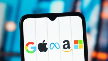 https://stocktwits.com/news-articles/markets/equity/wells-fargo-sees-ai-more-expensive-not-red-flag-googl-amzn-meta/cZZSJKOR7vT
