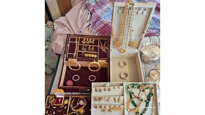 Lokayukta officials recover gold, cash in inspector Ramaswamy C’s residence (Photo/Lokayukta)