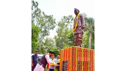 Bihar CM Samrat Choudhary pays tribute to late former CM Satyendra Narayan Sinha (Photo/X@samrat4bjp)