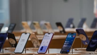 https://stocktwits.com/news-articles/markets/equity/apple-marks-3-billion-i-phones-sold-since-2007-but-tim-cook-now-faces-ai-pressure-test/chr3tBdRdbc