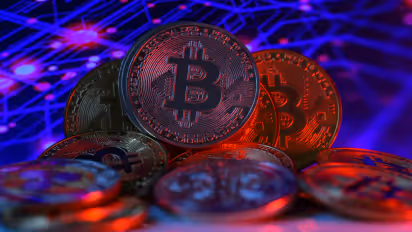 https://stocktwits.com/news-articles/markets/cryptocurrency/standard-chartered-token-rallying-next-five-years/cZKyLemR7fr