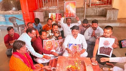 Congress leaders performing havan-pujan rituals (Photo/ANI)