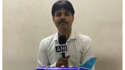 Gulabi Meenakari artisan Kunj Bihari Singh (Photo/ANI)