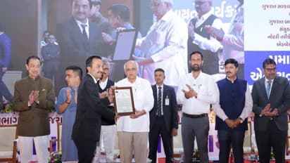 Gujarat Chief Minister Bhupendra Patel presented certificates to advocates (Photo/X@Bhupendrapbjp)