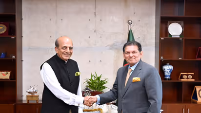 Indian High Commissioner to Bangladesh Dinesh Trivedi with Bangladesh Foreign Minister Khalilur Rahman (Photo/Bangladesh Foreign Ministry)