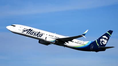 https://stocktwits.com/news-articles/markets/equity/alaska-airlines-resumes-flights-after-it-outage-triggers-fleet-wide-grounding/ch8ARTVR5AN