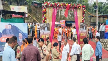 Visual of first batch of Shri Amarnath Ji Yatra pilgrims received at Chanderkote (Photo/ANI)