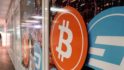 BTC, ETH Take A Backseat As Retail Investors Plan To Chase Big Gains With Altcoin Rotation in 2025